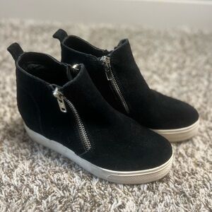 STEVE MADDEN SUEDE WEDGE BOOTIES